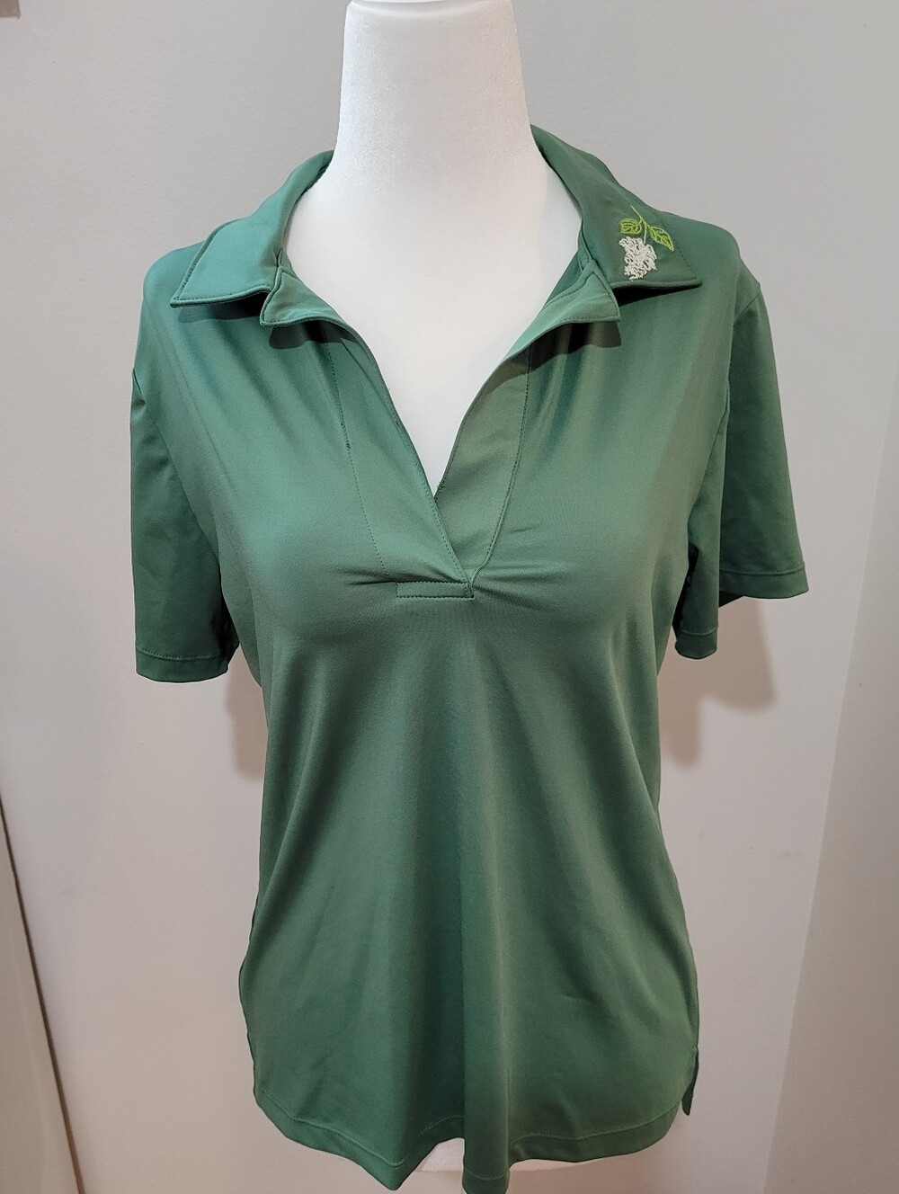 Tuckernuck Floral Green Short Sleeve Casual Athletic Nature Feminine Top Small